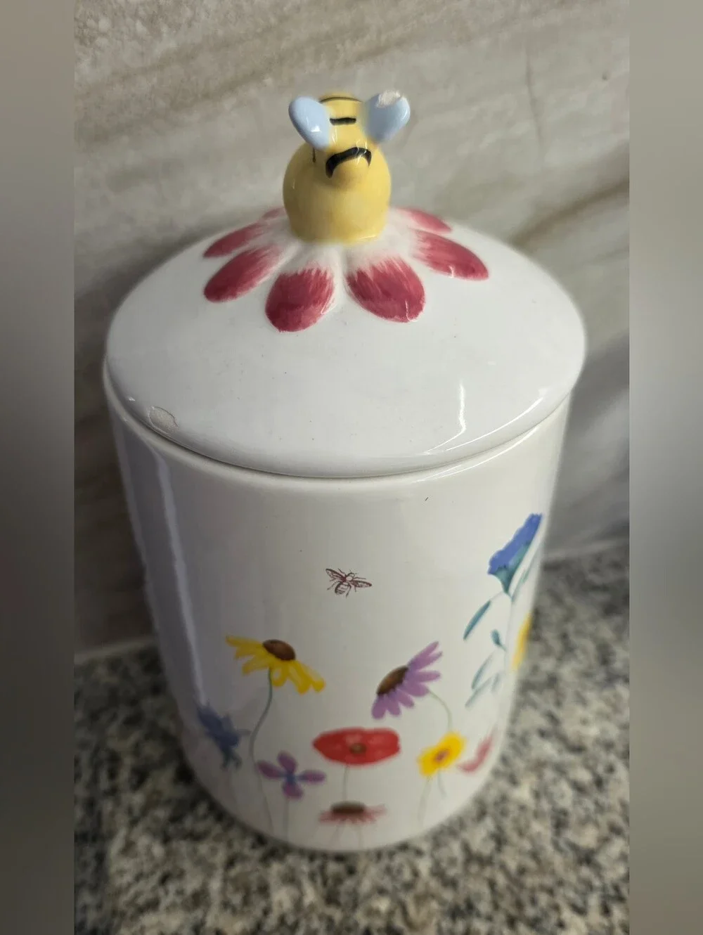 NWT Disney 7in Ceramic Winnie The Pooh Cotton Jar Among The Flowers Honey Bee